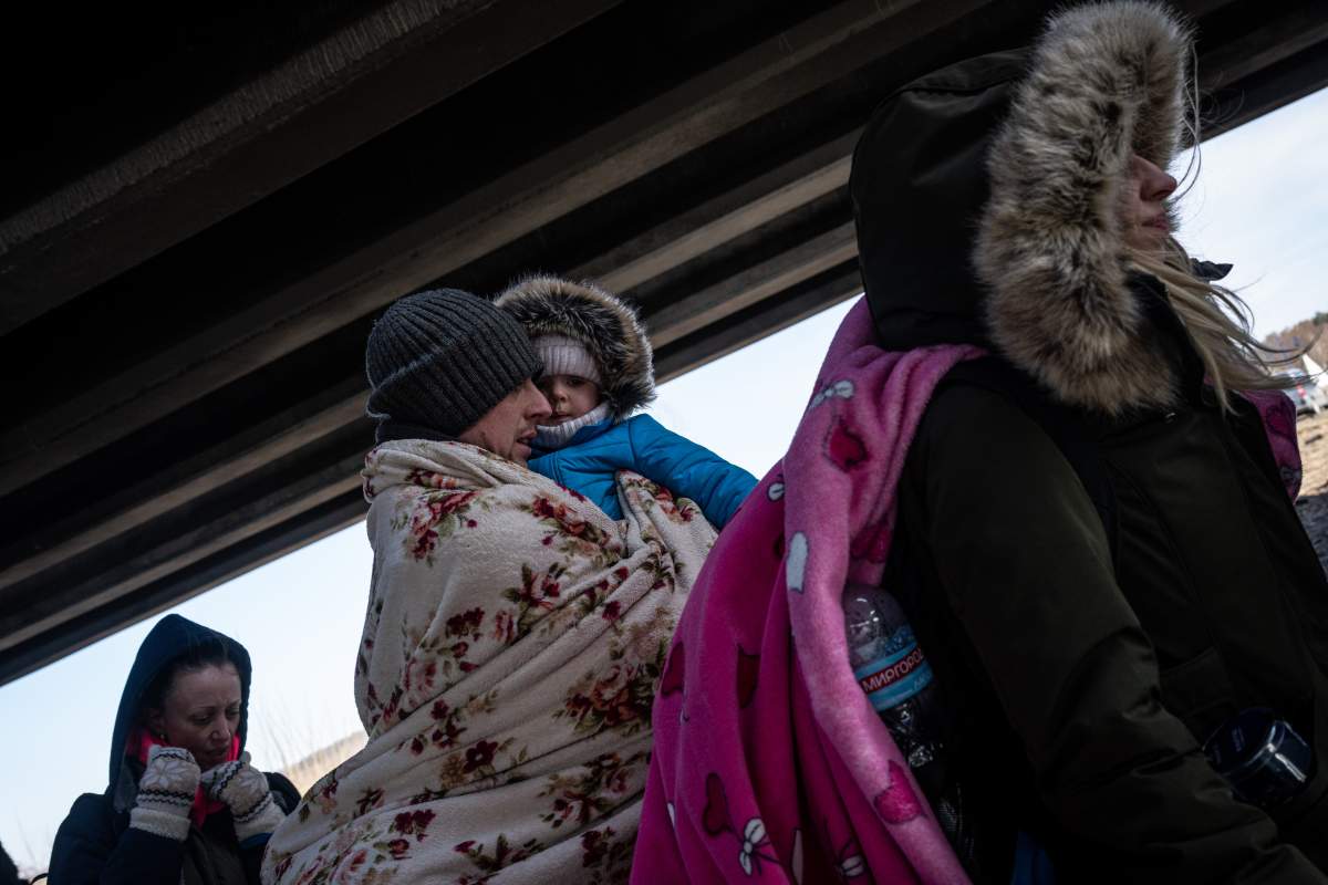 Civilians continue to flee Irpin due to Russian attacks