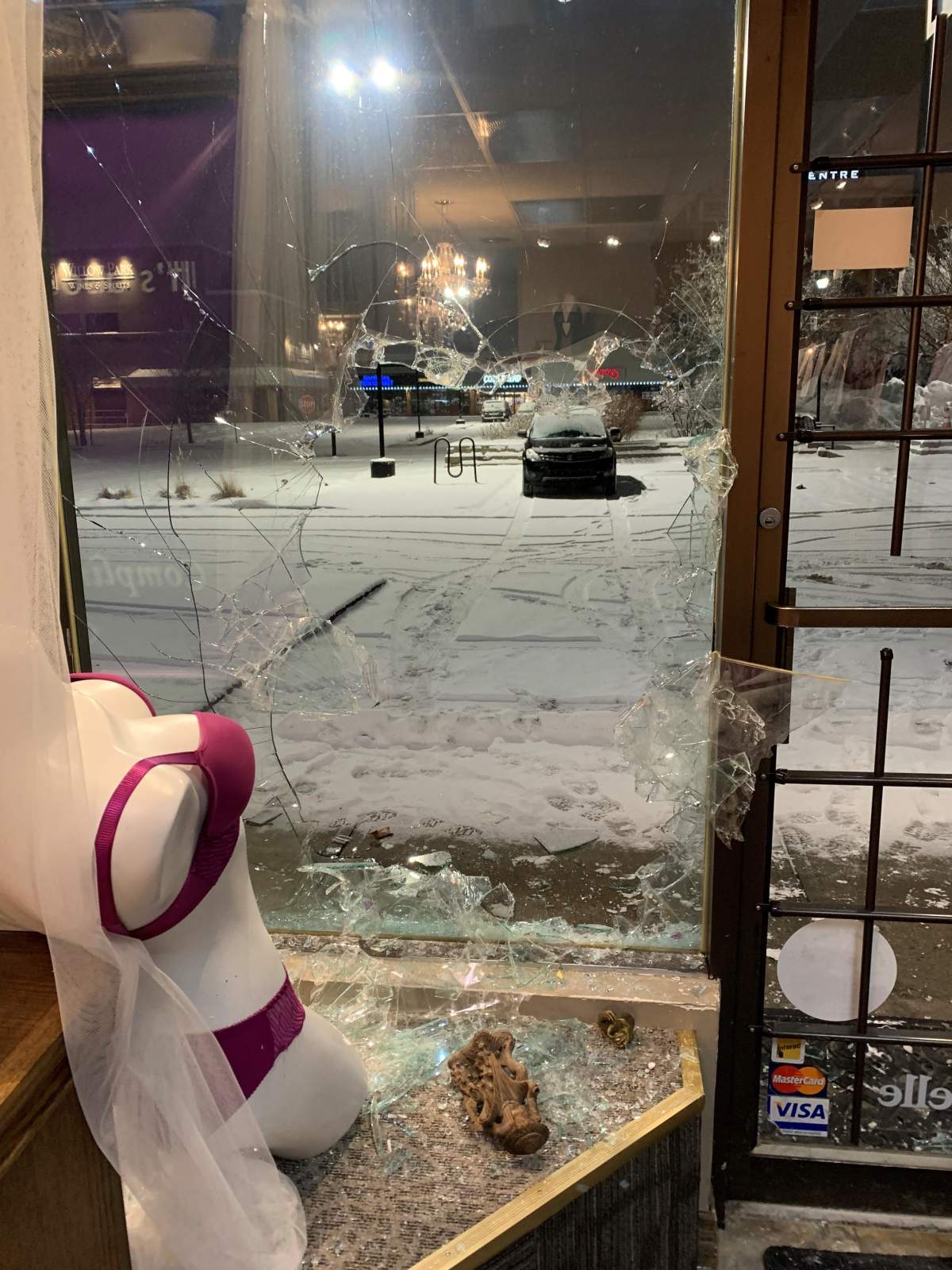 Smashed front window.