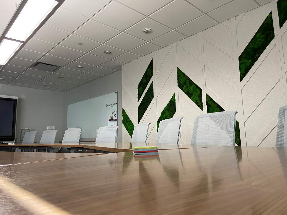 Living wall with moss in a boardroom.