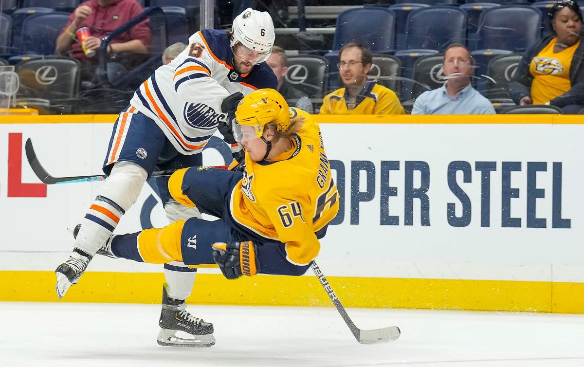Oilers Kris Russell delivers big hit