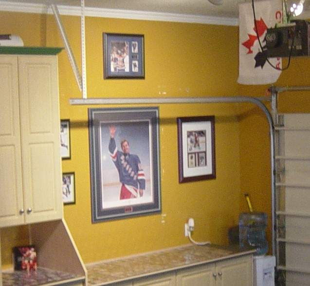 Saskatchewan hockey fan robbed of valuable Wayne Gretzky collection