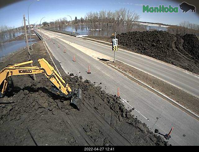 Work on the side of Highway 75 shows crews preparing dykes in Morris, Man., as the community anticipates the crest of the Red River next week.