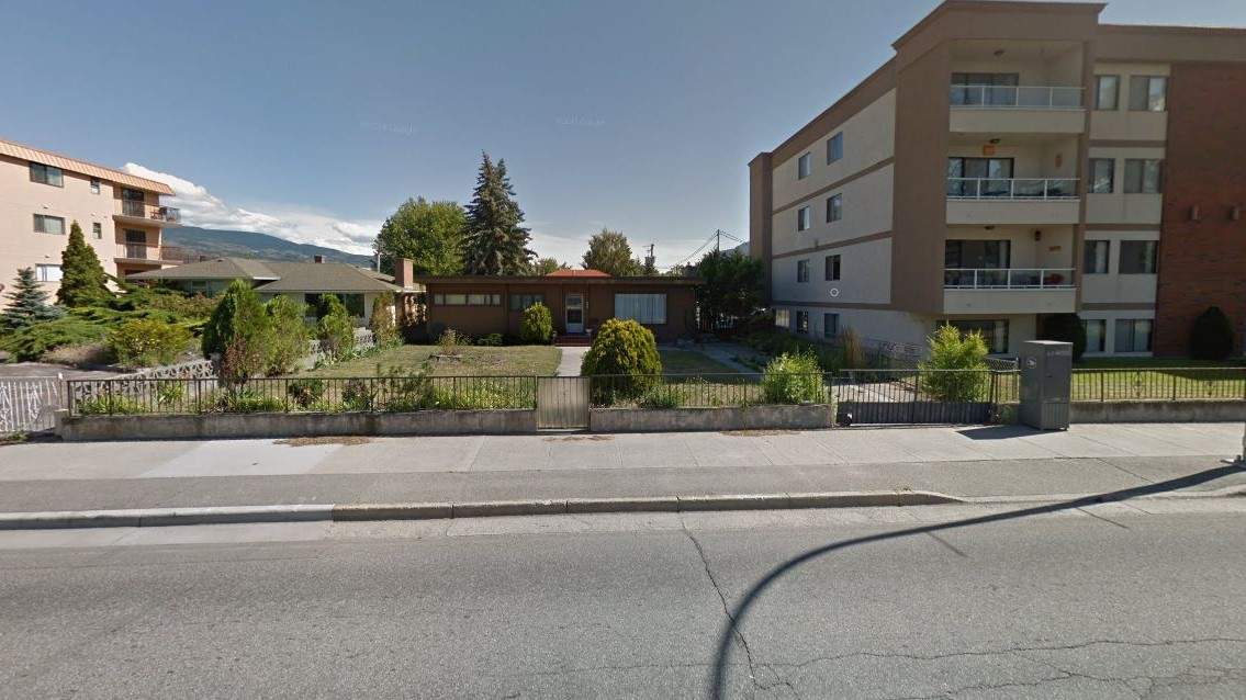 The proposed apartment building at 602 Lakeshore Dr. W. would feature eight units. A one-storey home currently occupies the property.
