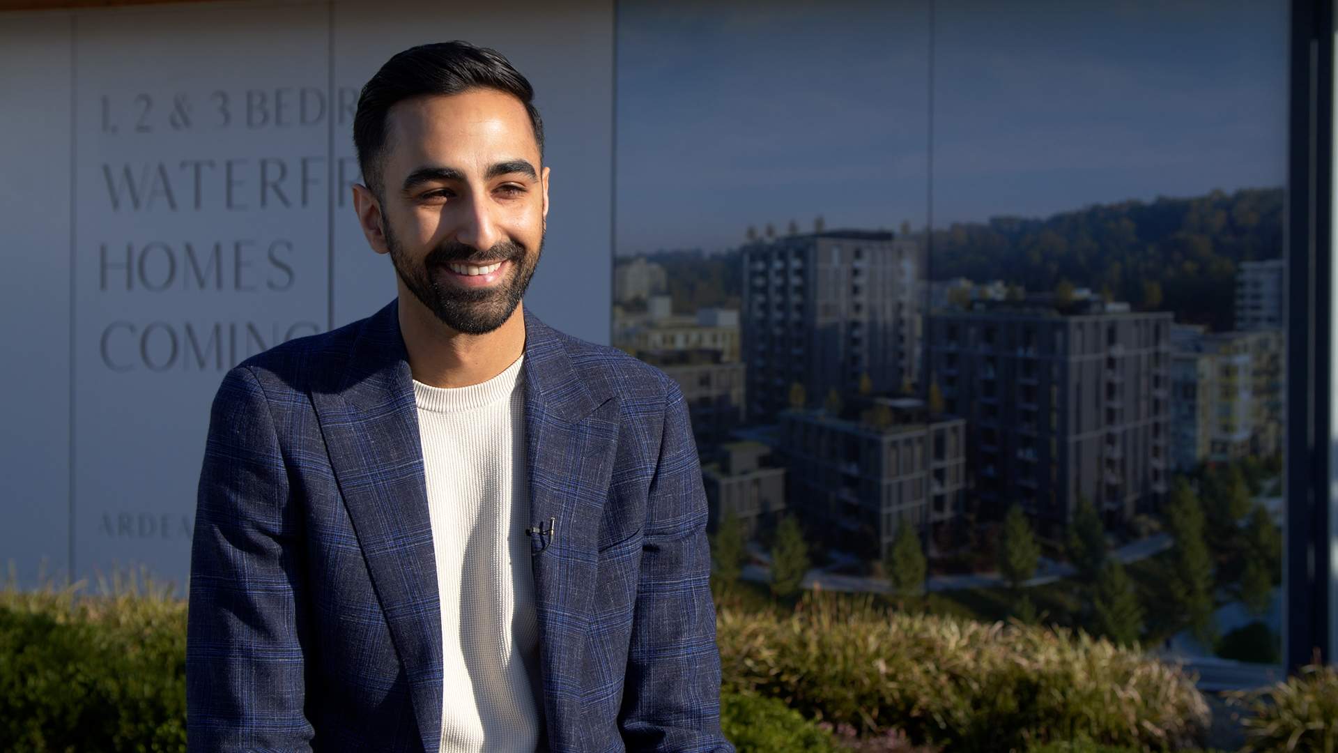 Steven Dhaliwal is a sales associate with