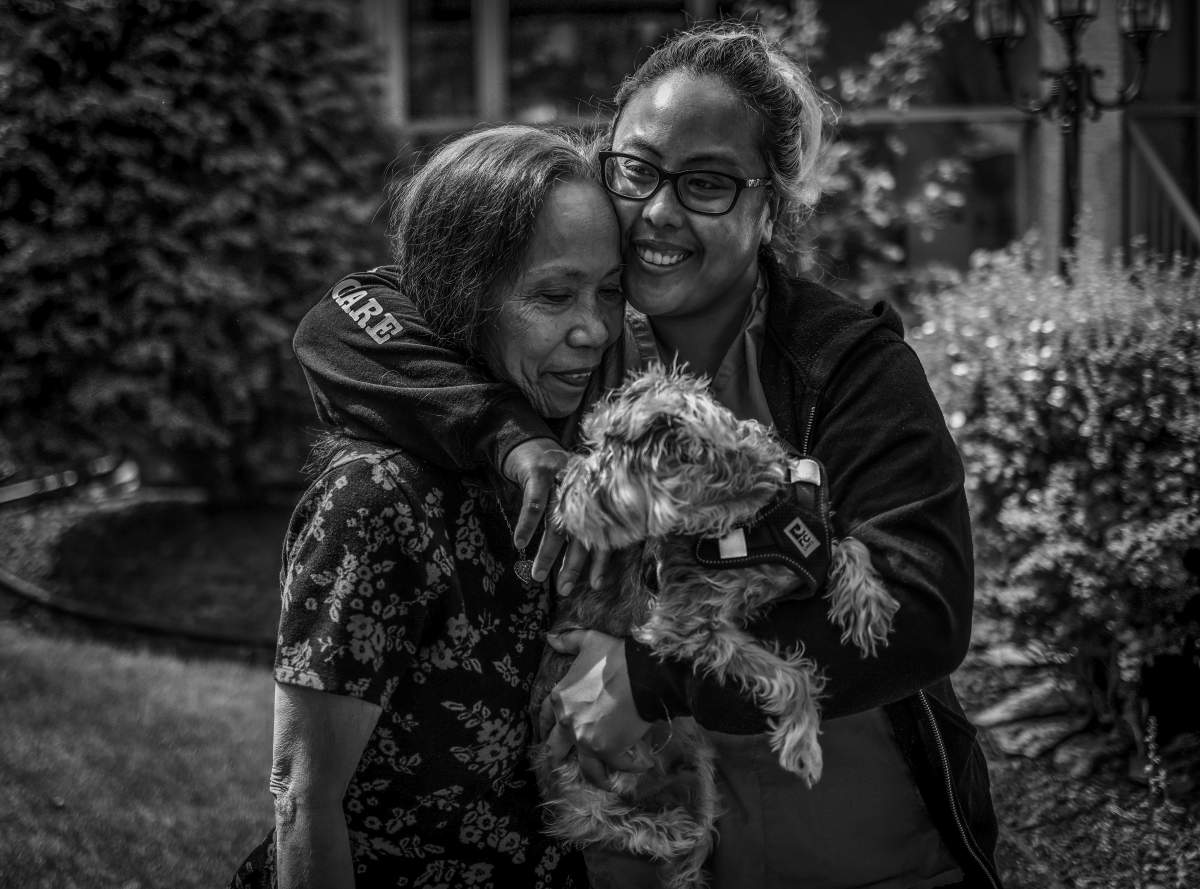 Mia and her grandmother.