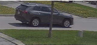 Police are seeking to identify two suspects wanted in connection with a series of distraction thefts in Vaughan.