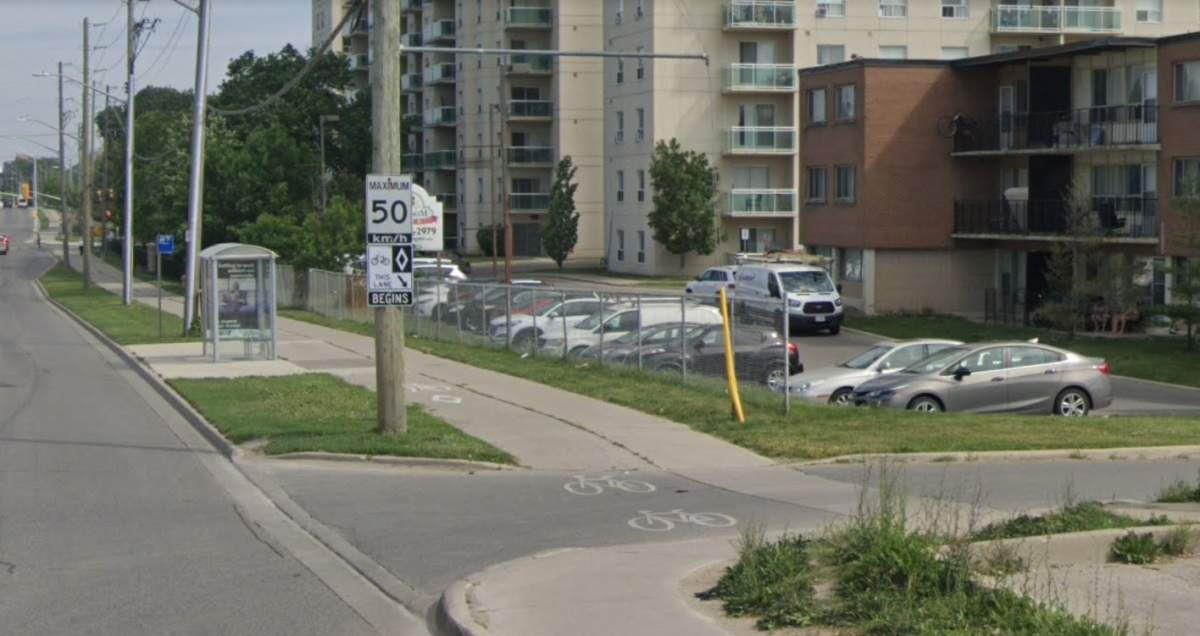 The start of the bike lane along Adelaide Street, south of Kipps Lane.