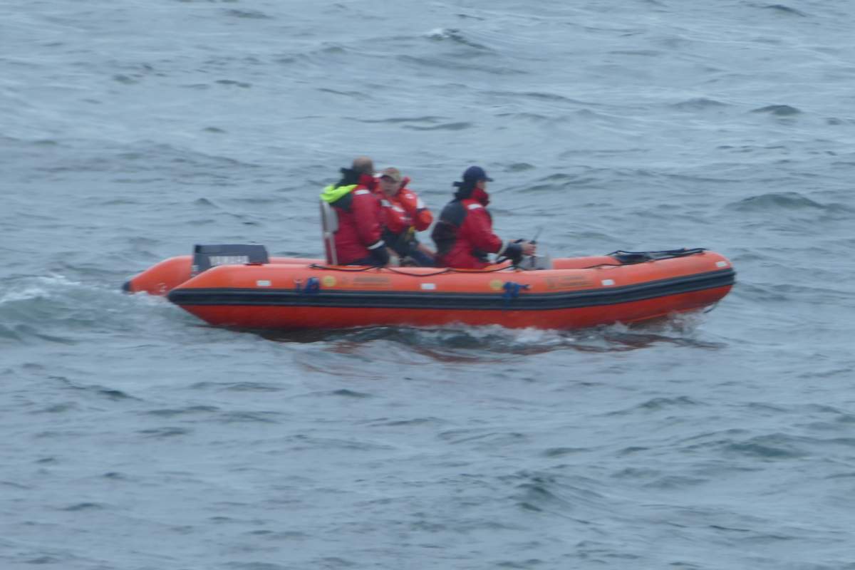 Two men rescued from Bay of Fundy, N.B. as fishing boat sinks - image