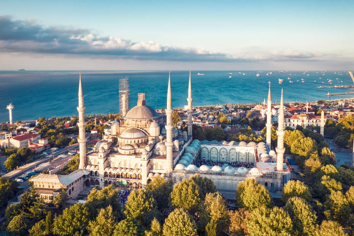 Sunrise drone photo of Sultan Ahmed Mosque and the Istanbul cityscape in the dawn. The Sultan Ahmed Mosque（The Blue Mosque) is a historic mosque located in Istanbul, Turkey. A popular tourist site.