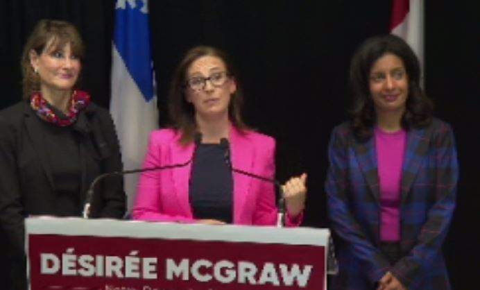 Liberal MNA Kathleen Weil, Liberal candidate Désirée McGraw and Liberal leader Dominique Anglade in NDG. Monday June 06, 2022.