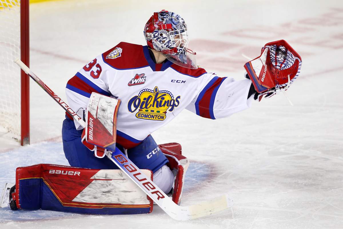 Edmonton Oil Kings goalie Sebastian Cossa makes a glove save during WHL action against the Calgary Hitmen on March 5, 2022.