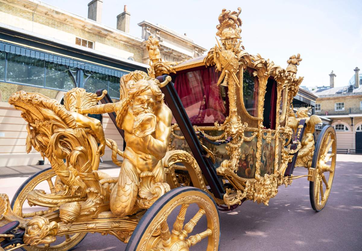The Gold State Coach is out on the street for the Platinum JUbilee.