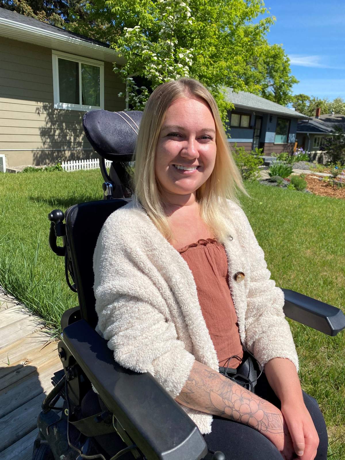 Alberta woman calls accessible rental situation in the province ‘dehumanizing’ - image