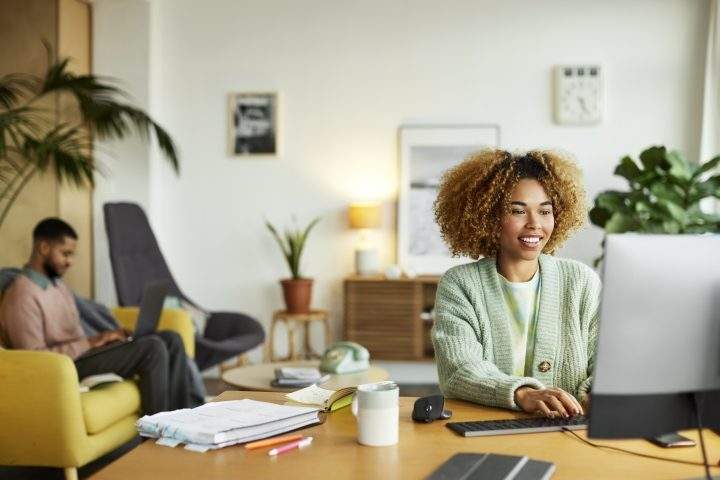 Does working from home allow employees to have a better work-life balance and therefore a better work-life relationship? Winnipeggers are weighing in.