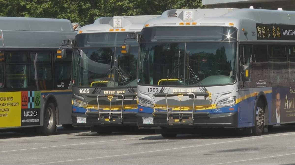 Drivers and operators of West Vancouver's Blue Bus have ratified a new collective agreement.