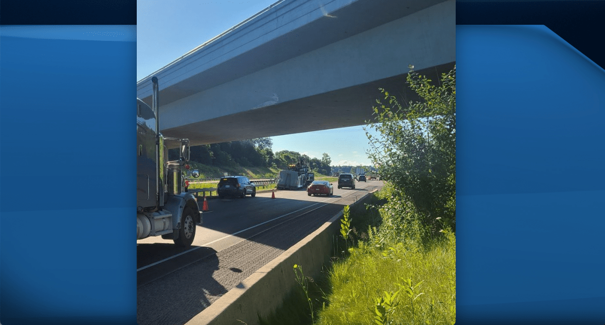 Highway402 EB reduced lanes at Adelaide Road just east of Glendon Dr. near Strathroy Caradoc. 