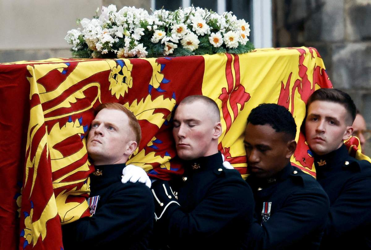 Queen Elizabeth coffin