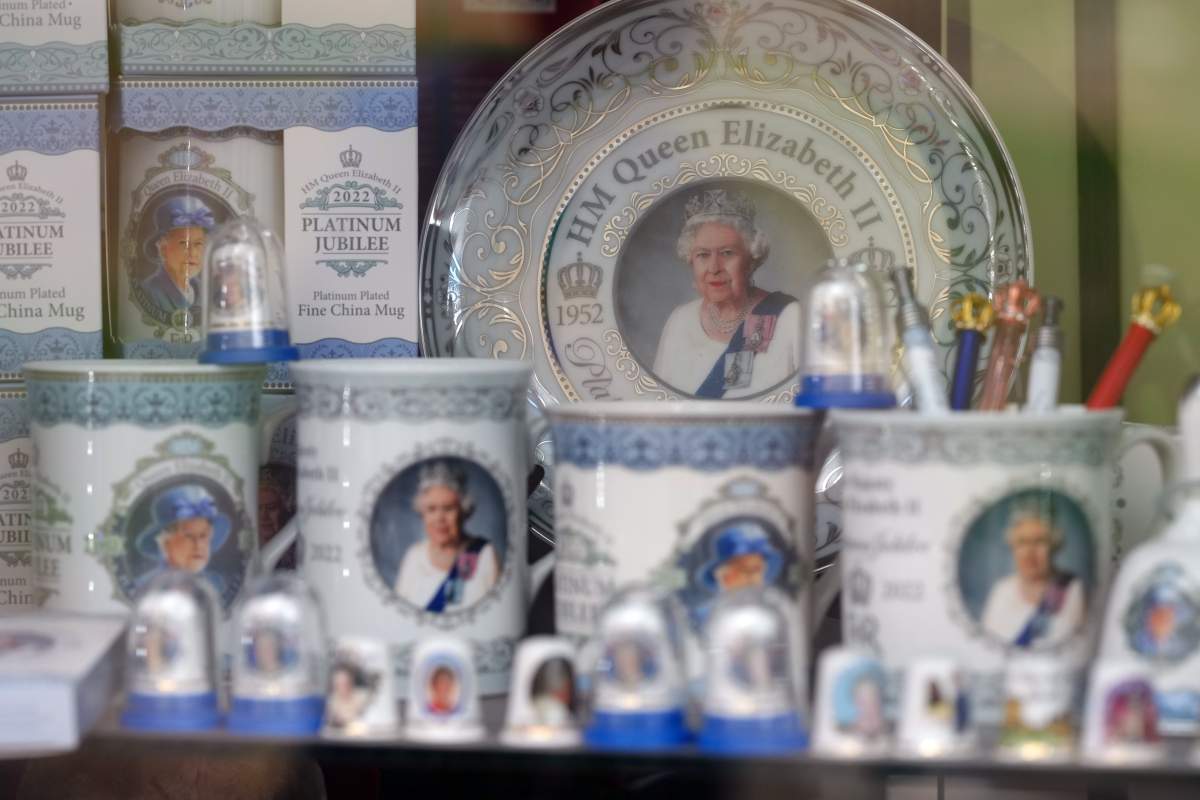 Queen Elizabeth on plates
