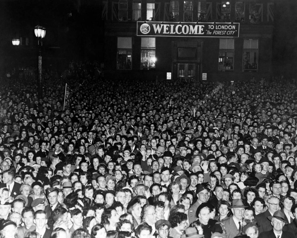 A huge crowd welcoming Princess Elizabeth and the Duke of Edinburgh to London, Ontario, Canada, Oct. 1951.