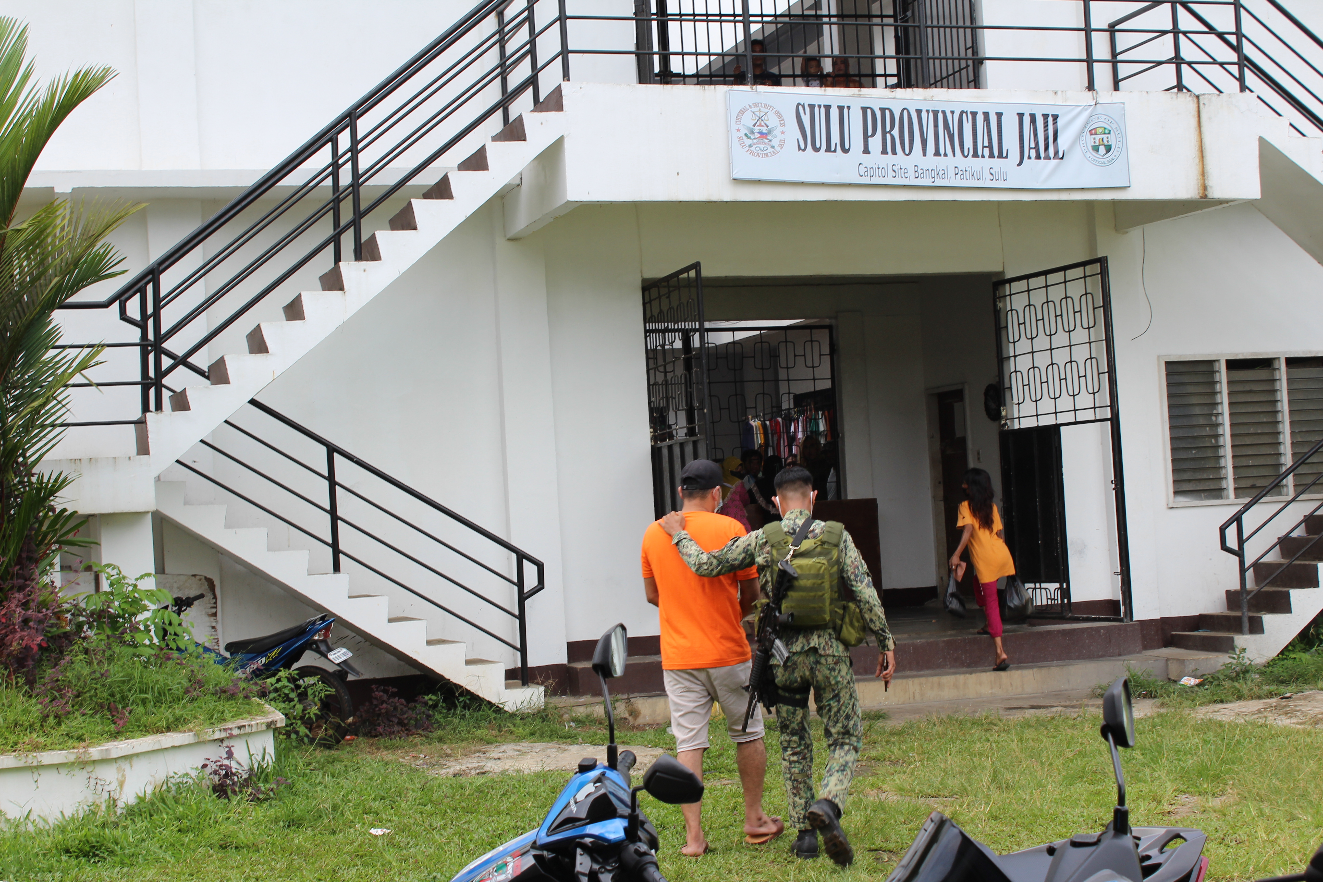 Philippine National Police officer leads Ben Tattoo to jail, Jolo, Philippines, Oct. 4, 2022.