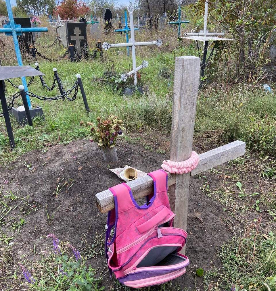 Grave of Katia Vinarska, Novyi Burluk, Ukraine.