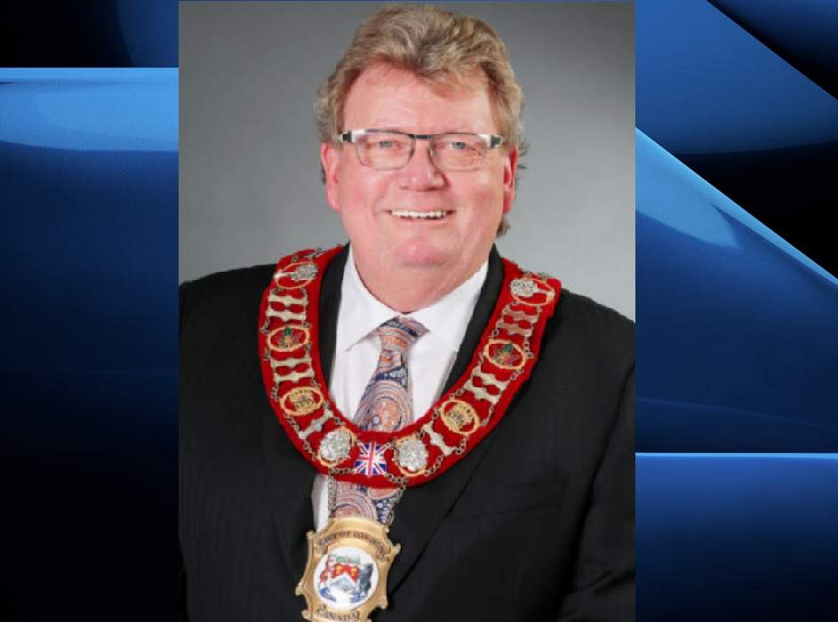 Mayor Ed Holder is seen wearing London's Chain of Office.