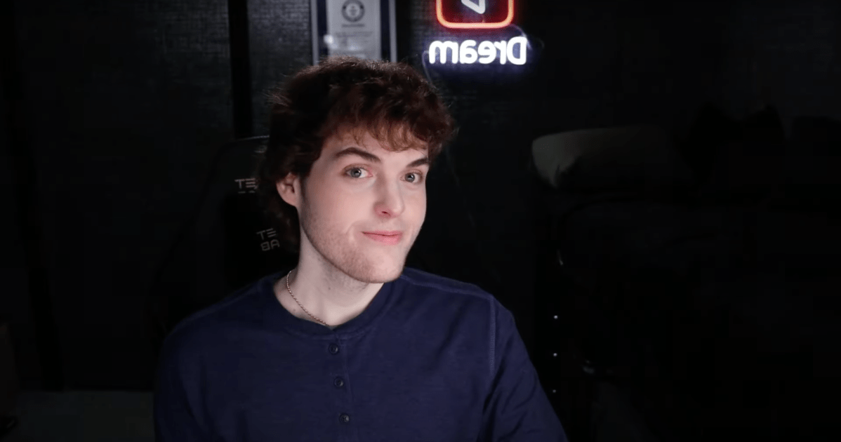Screengrab of Minecraft YouTuber Dream's face reveal, posted on Oct. 2, 2022.