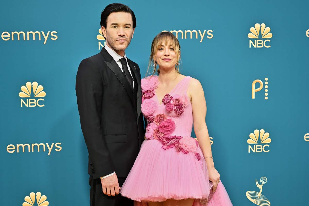 Tom Pelphrey and Kaley Cuoco.