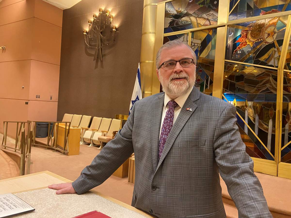 Rabbi Cantor Russell Jayne with Calgary Beth Tzedec Congregation.