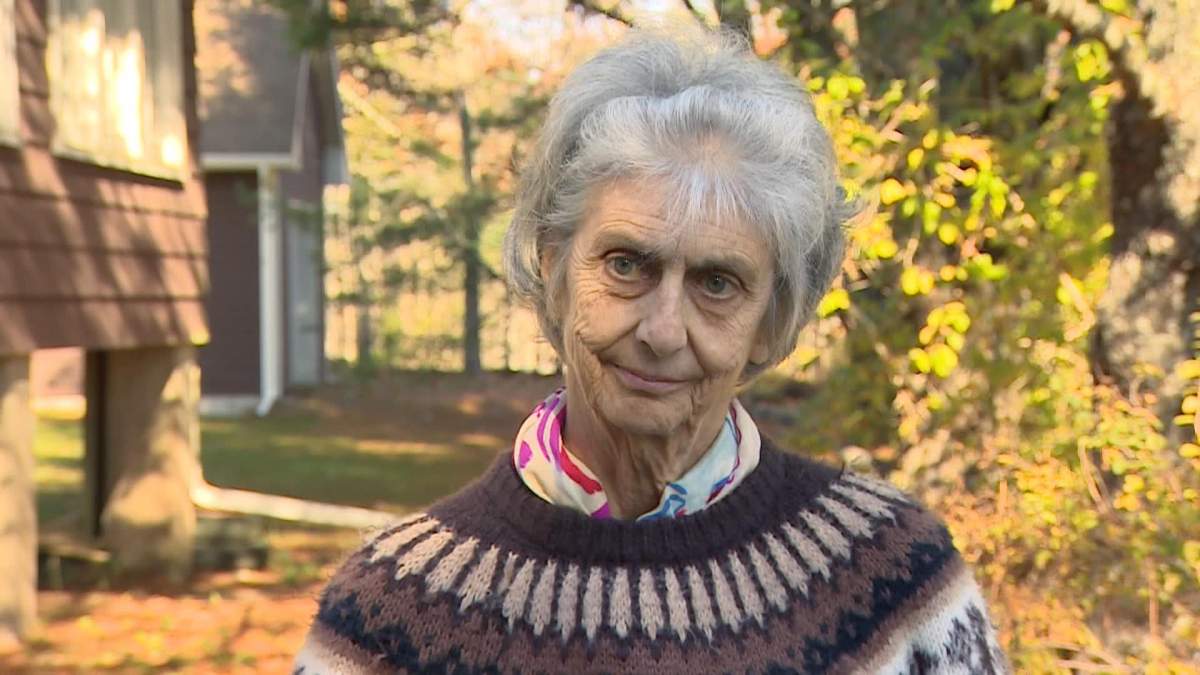 Donna McInnis says her husband was in pain for hours as they waiting for an ambulance.