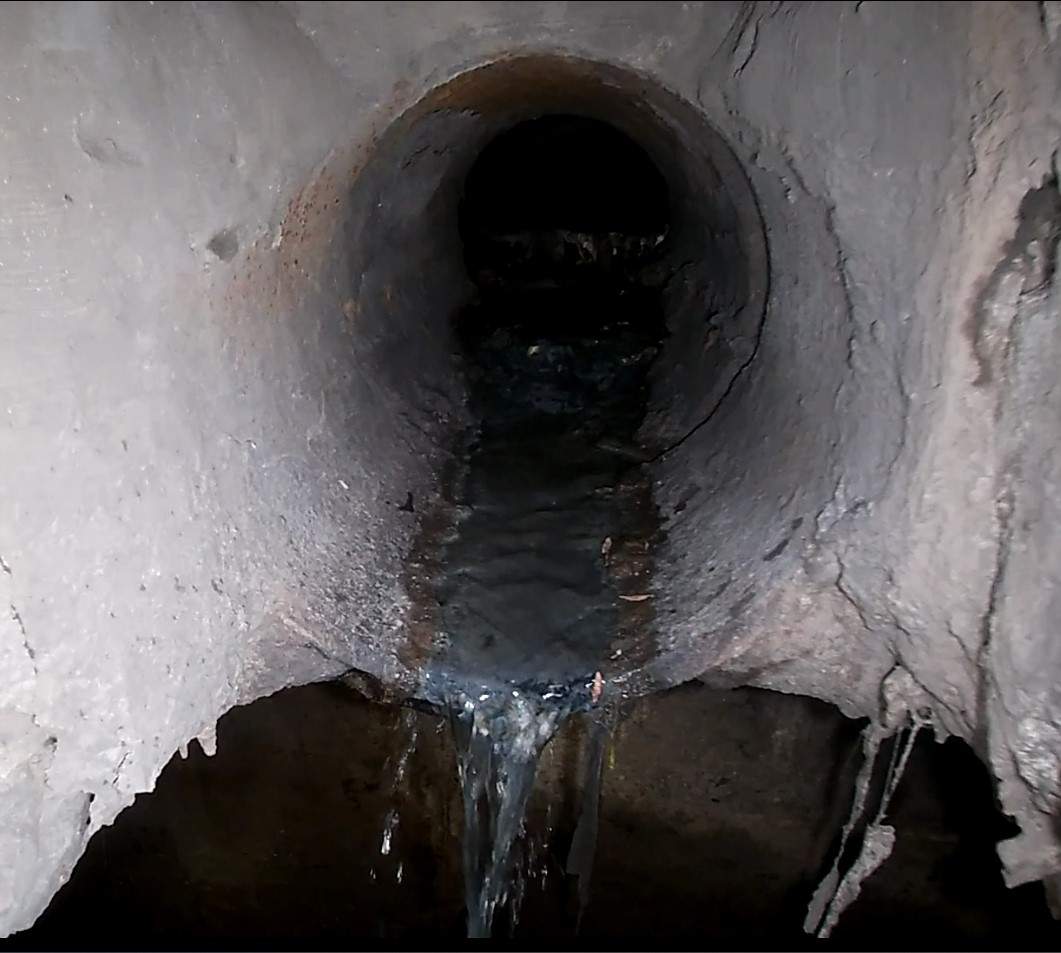Photo taken by Hamilton Water November 22, 2022 of the combined sewer with noticeable flow dropping out and into the storm sewer.