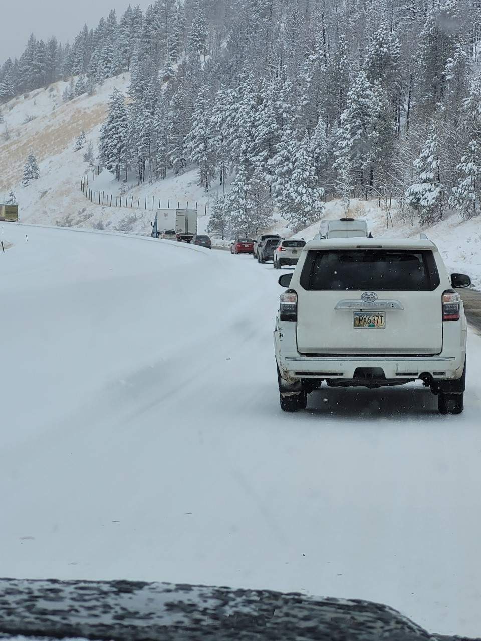 Heavy snow on the Coquihalla. (Nov. 27, 2022).