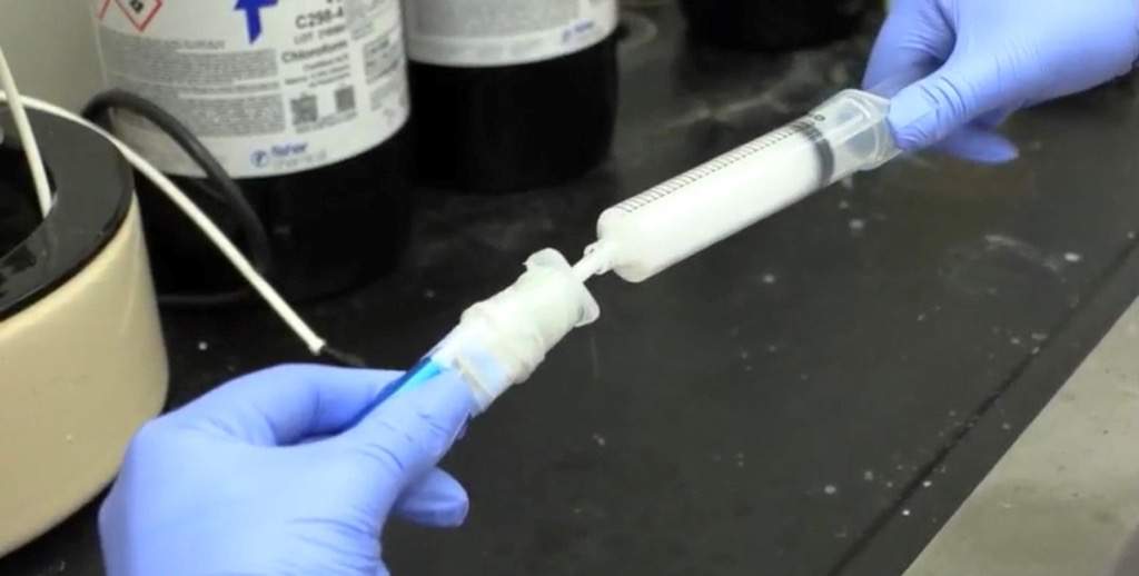 The research team from Lawson Health Research Institute and Western University's Schulich School of Medicine and Dentistry was able to study the effects of vaping by placing a film of surfactant inside a syringe and then using a vaping device to push aerosol into the syringe.
