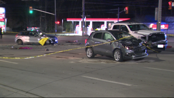 Barrie Police respond to serious motor vehicle collision in the area of Bayview Dr. and Mapleview Dr. where three people were injured. Dec., 1, 2022.