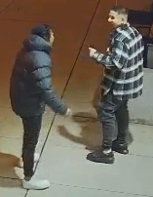 Police release images of 2 suspects after man assaulted in Toronto - image