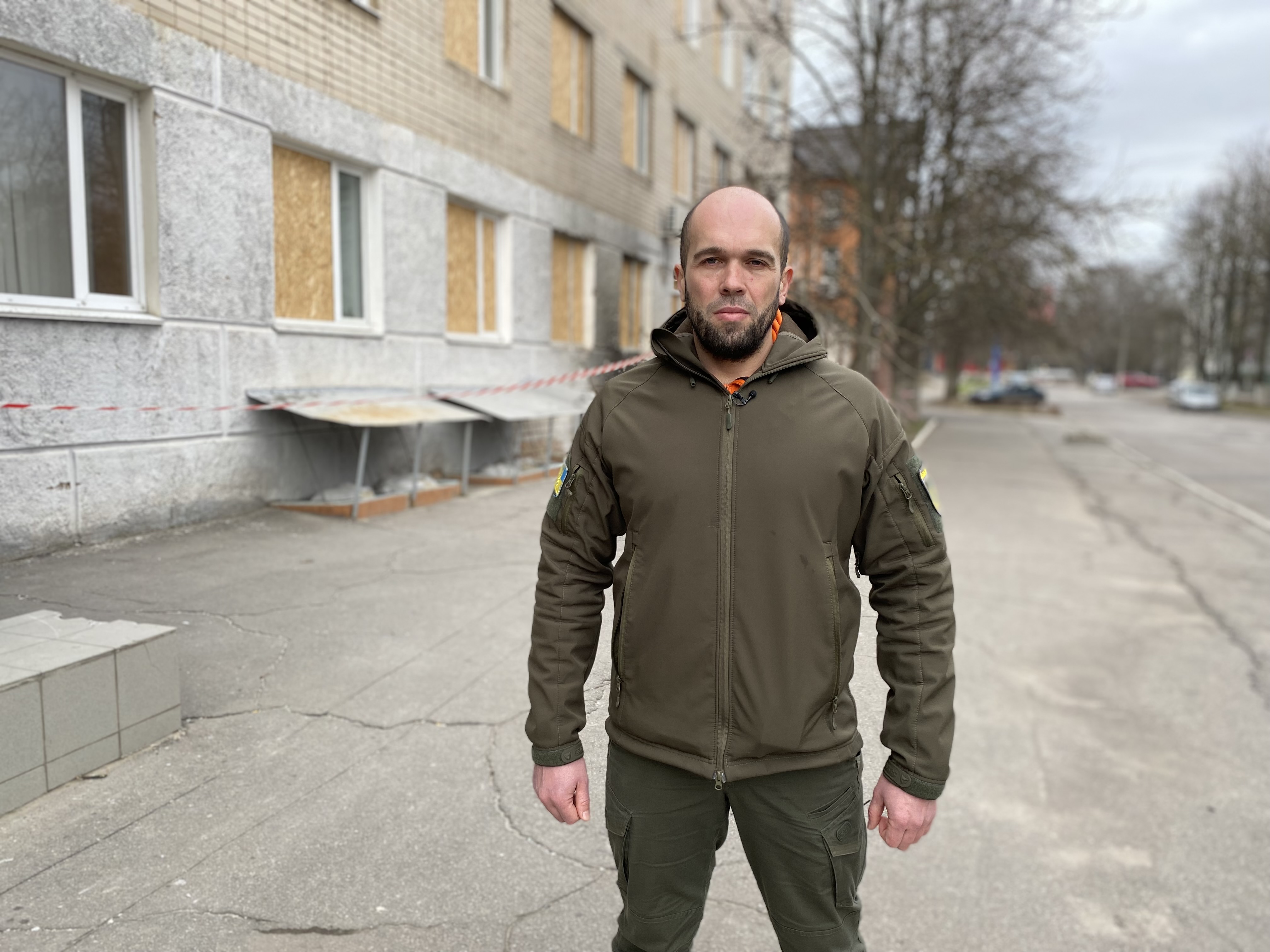Oleksandr Tolokonnikov, spokesperson for the Kherson Regional Military Administration, outside shell-damaged Kherson maternity hospital.