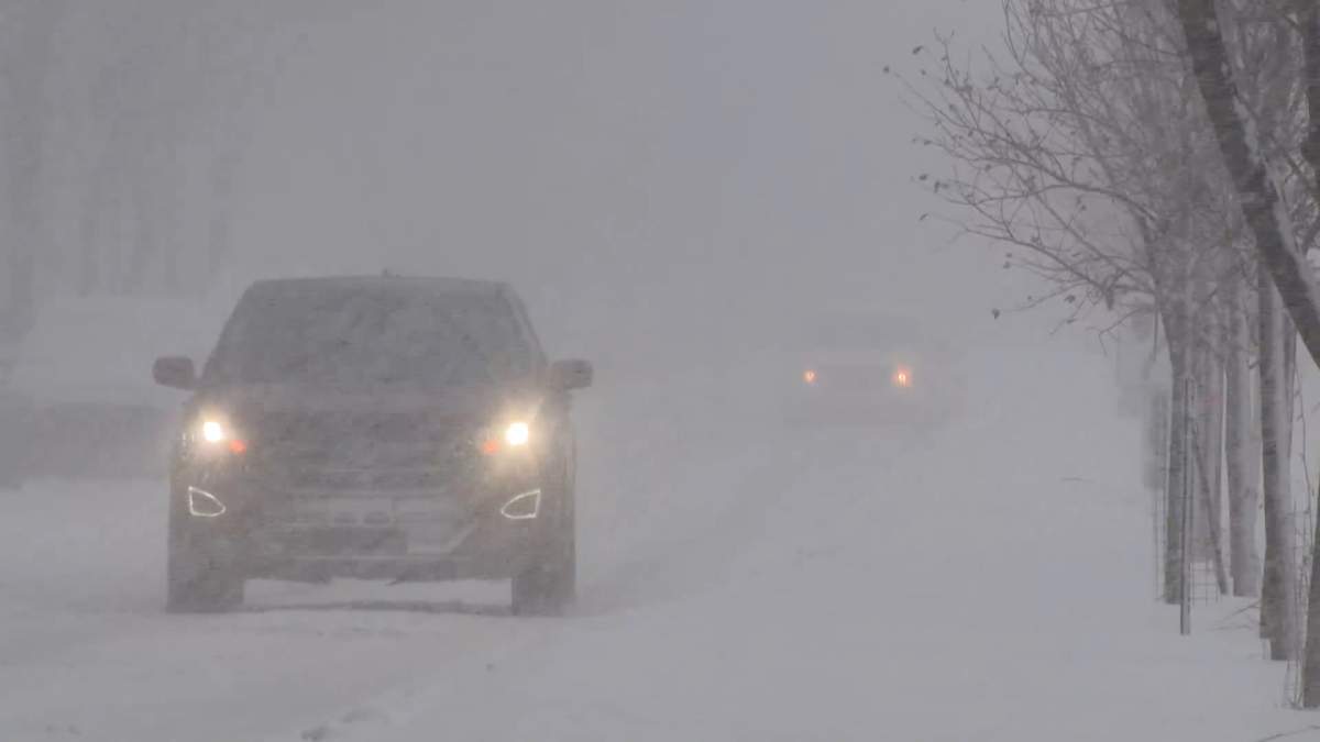 Wintery driving conditions are pictured in Calgary on Jan. 27, 2023.