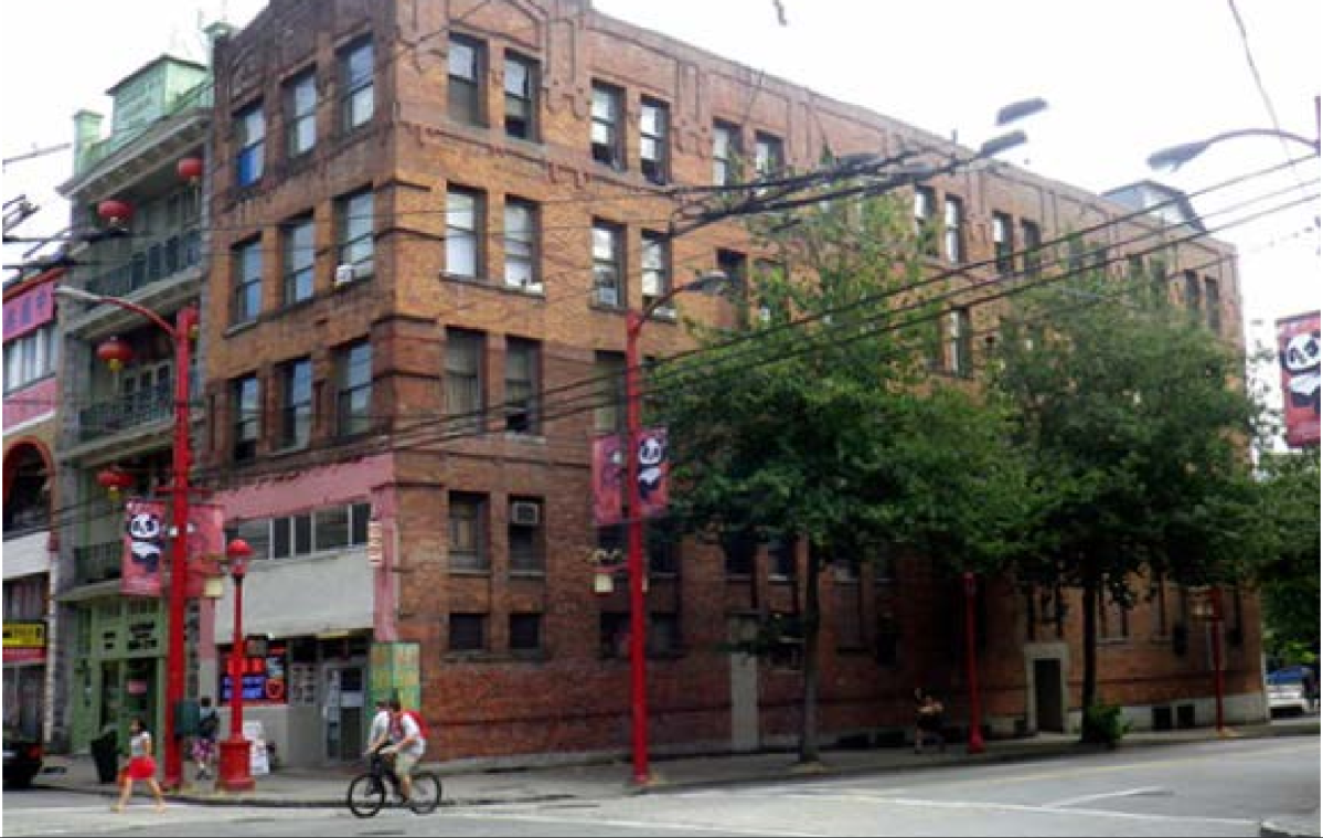 The Sun Ah Hotel in the late 1990s after the Ho Ho sign was removed.
