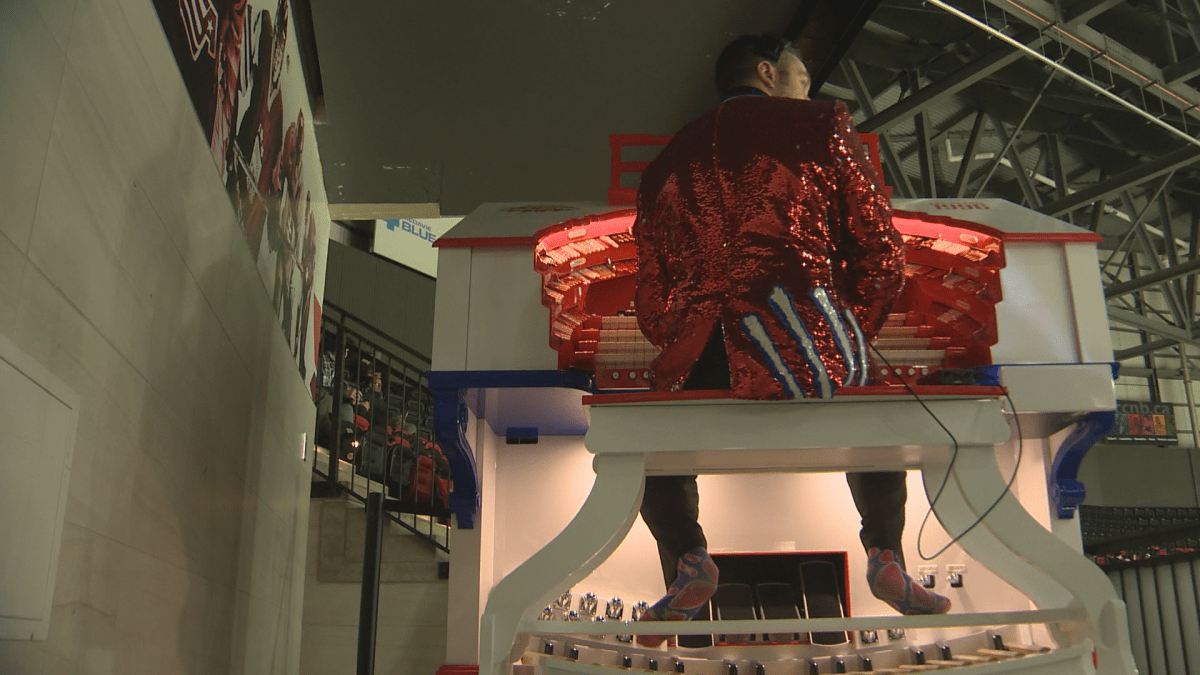 Lynden Steeves - World Junior Ice Hockey Championships Organist playing
