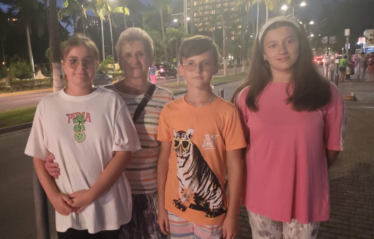 Ukrainian kids adopted by Ukrainian-Canadian woman in Edmonton. They're now stuck in Mexico.