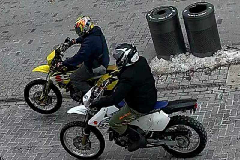 1 charged, 1 at large in probe into stunt-driving dirt bikers: London, Ont. police - image