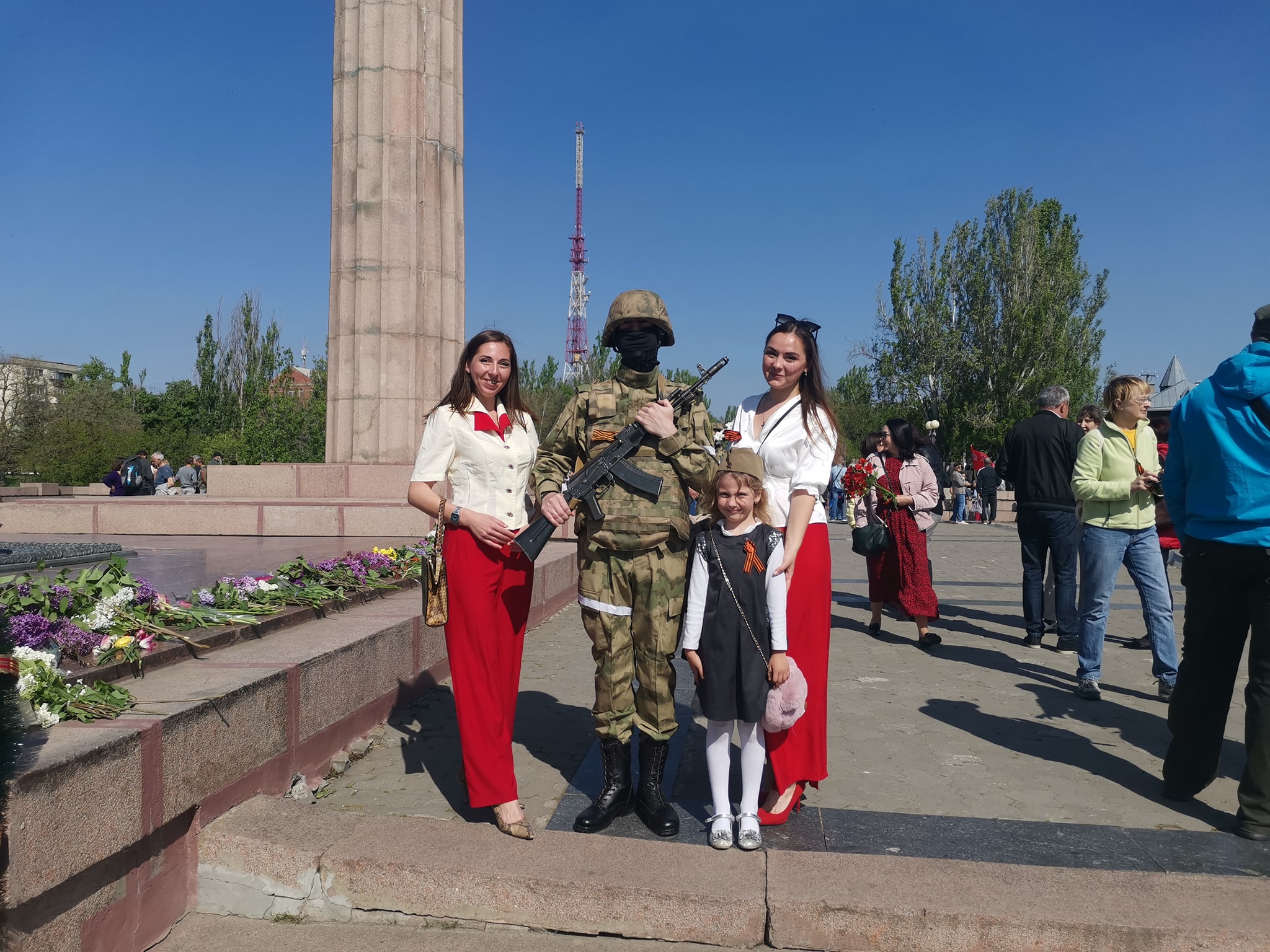 Photo of Russian soldier in Kherson, Ukraine on May 9, 2022,from newspaper run by journalists accused of collaboration.