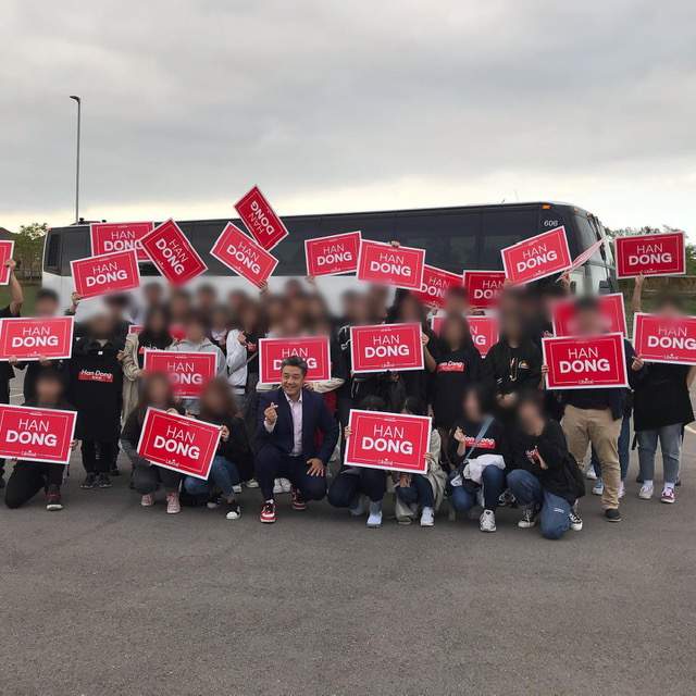 Han Dong, Liberal Party Don Valley North candidate, poses with a group of students in 2019.