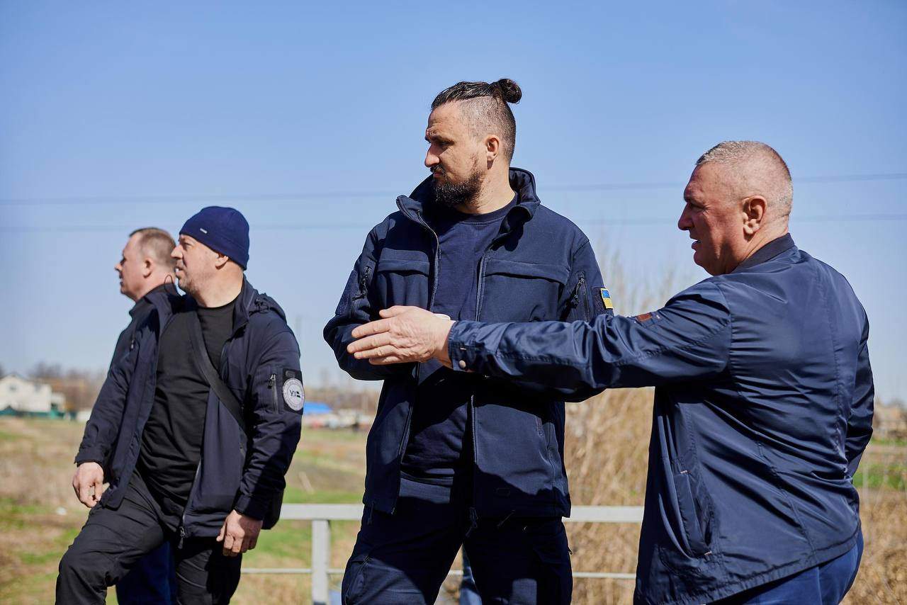 Ukrainian Railways CEO Oleksandr Kamyshin with track repair crews.