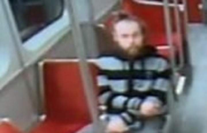 Police are trying to identify this suspect.