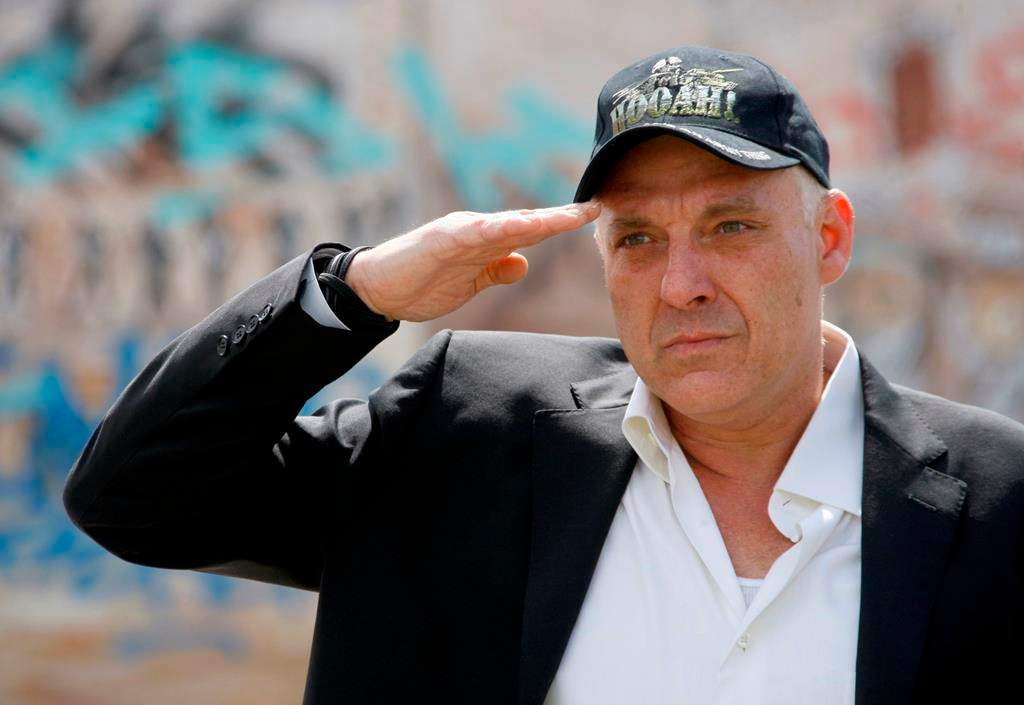 FILE – Actor Tom Sizemore salutes in honor of Memorial Day, a day early, at the Mexican-American All Wars Memorial in Los Angeles, Sunday, May, 29, 2011.