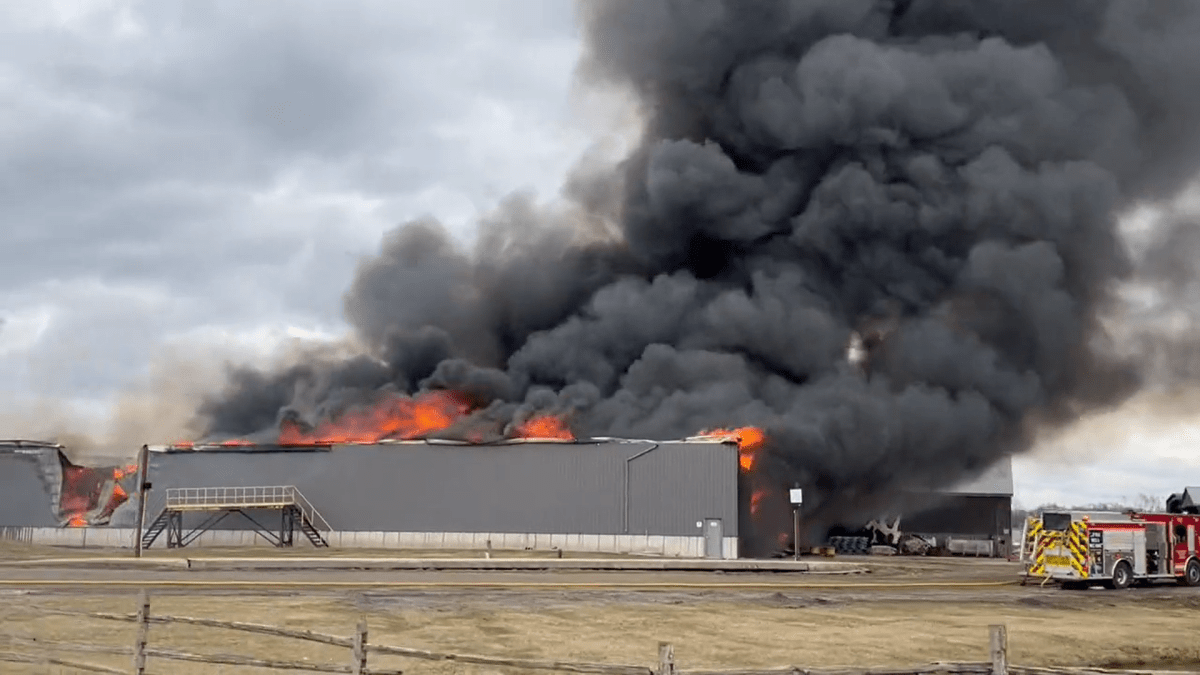 A grass and barn fire broke out Tuesday afternoon in the south end of London along Old Victoria Road. 