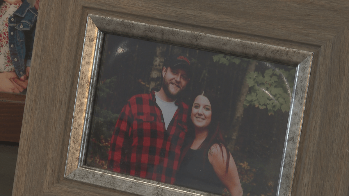 Colin Grieve and Brittany Hay now share a kidney. The surgery was performed on March 9 and they are recovering together.