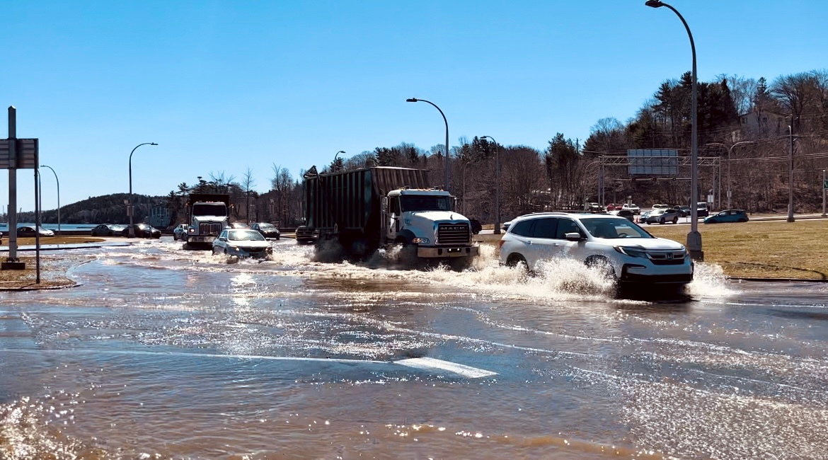 Water main break disrupts service, floods Armdale Roundabout in Halifax - image
