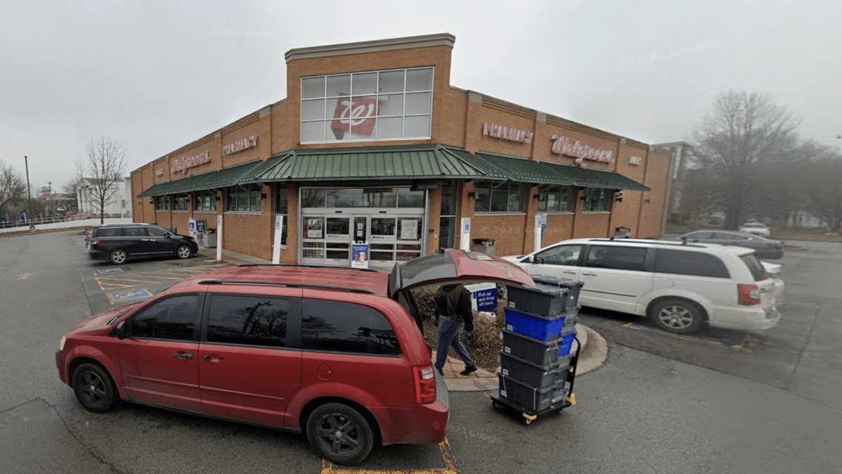 Google Maps screenshot showing a Nashville Walgreens where a pregnant woman was shot multiple times after a worker allegedly caught her shoplifting.